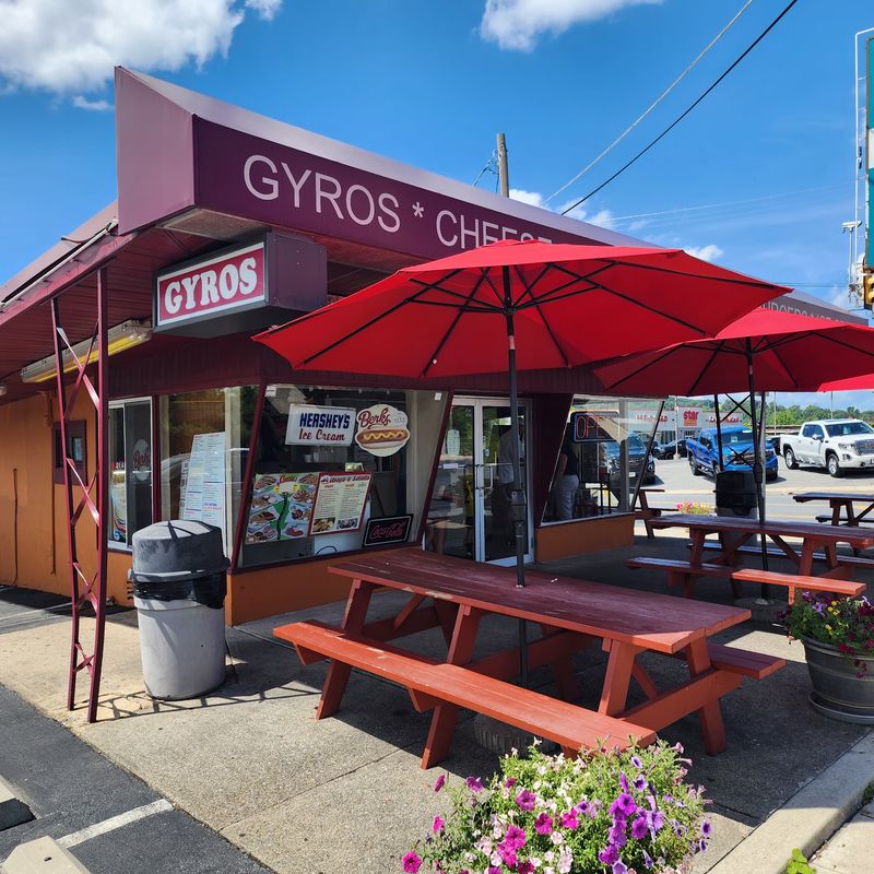Easy Seating for Quick Stops or Slow Bites
