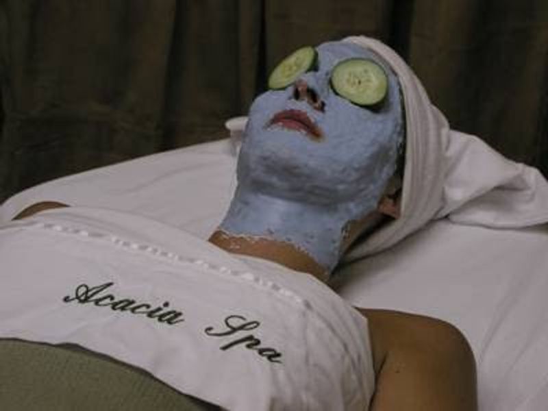 Facials That Add Glow To The Calm Facials That Add Glow To The Calm