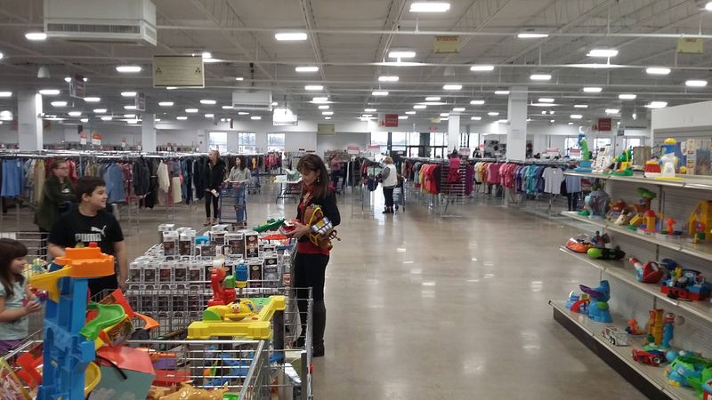 Family Day Makes Bargain Hunting Feel Like an Outing Family Day Makes Bargain Hunting Feel Like an Outing