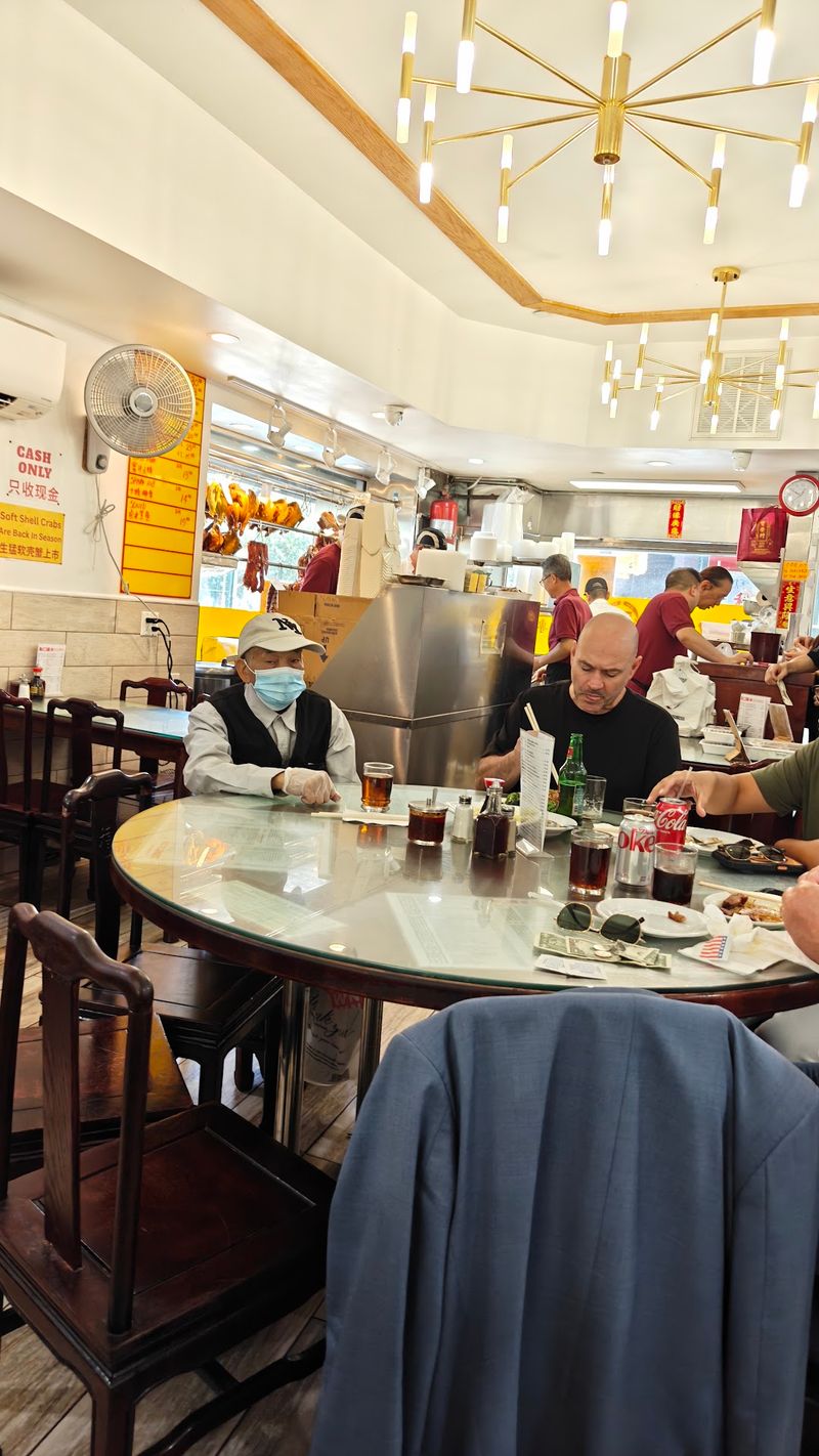 Fast Service, Shared Tables, And Real Chinatown Energy