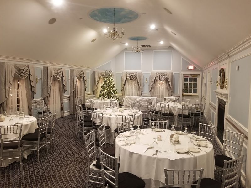 Fireplaces, Vintage Decor, And A Cozy Dining Mood