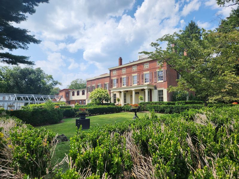Formal Gardens Turn a Walk Through History Into a Peaceful Escape Formal Gardens Turn a Walk Through History Into a Peaceful Escape