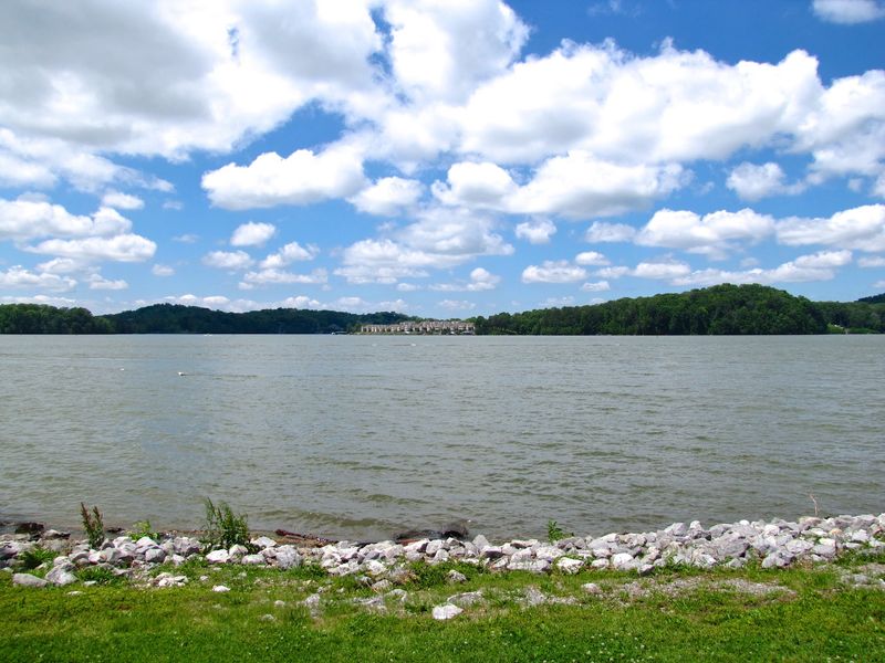 Fort Loudoun Lake in the Knoxville and Loudon County Area Fort Loudoun Lake in the Knoxville and Loudon County Area