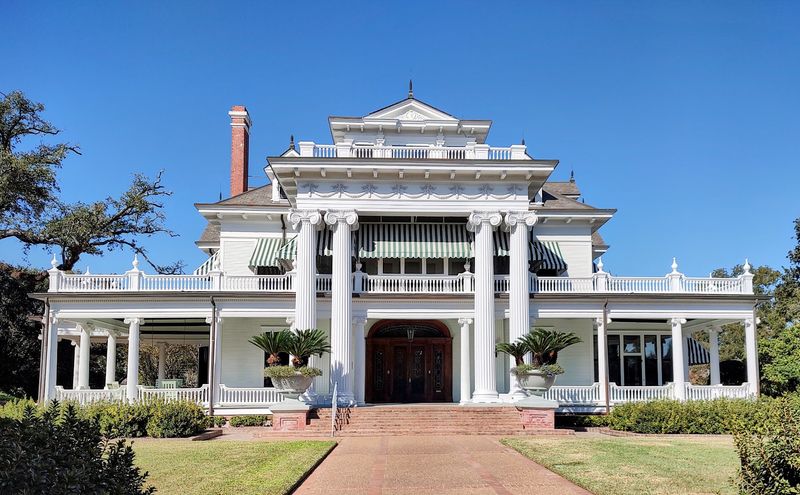 Free Tours Led by Passionate Docents
