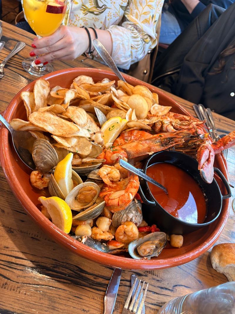 Fresh Seafood and Generous Portions Keep Diners Coming Back Fresh Seafood and Generous Portions Keep Diners Coming Back