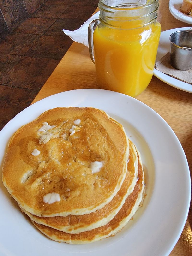 Fresh Squeezed Orange Juice Feels Like a Small Luxury Fresh Squeezed Orange Juice Feels Like a Small Luxury