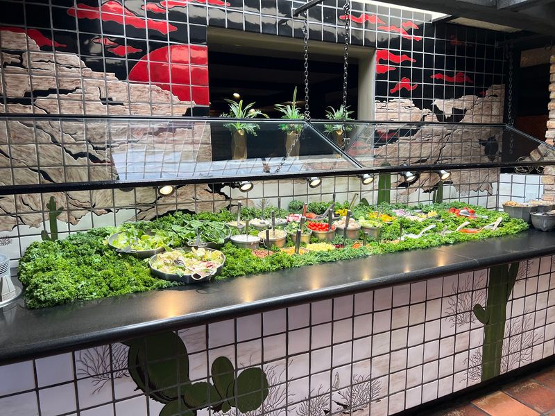 The Salad Bar That Refuses to Be an Afterthought The Salad Bar That Refuses to Be an Afterthought