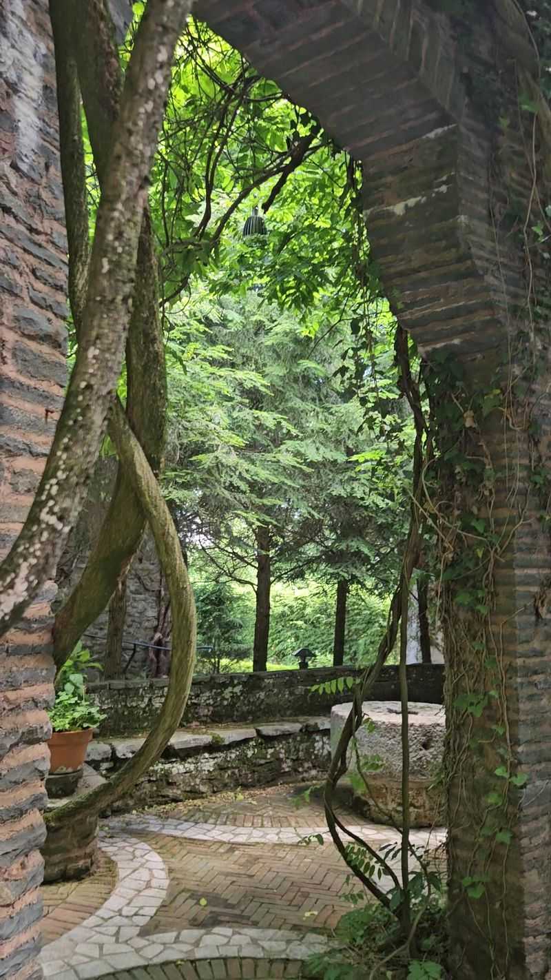 Gardens That Feel Like Secret Rooms