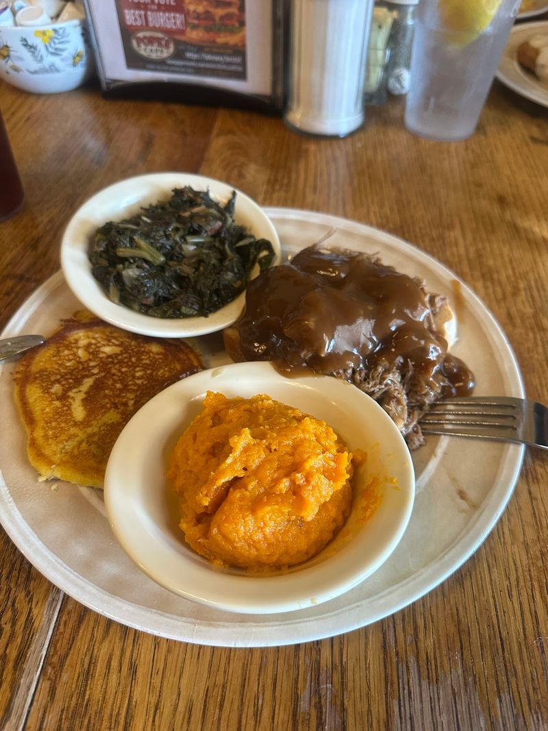 Generous Plates and Familiar Flavors Make It Feel Like Home Generous Plates and Familiar Flavors Make It Feel Like Home