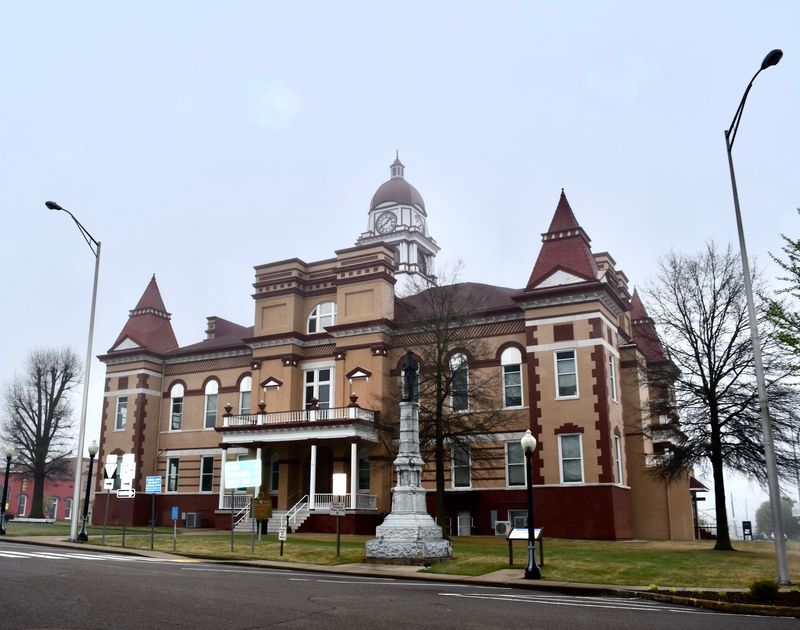 Gibson County Courthouse - Trenton