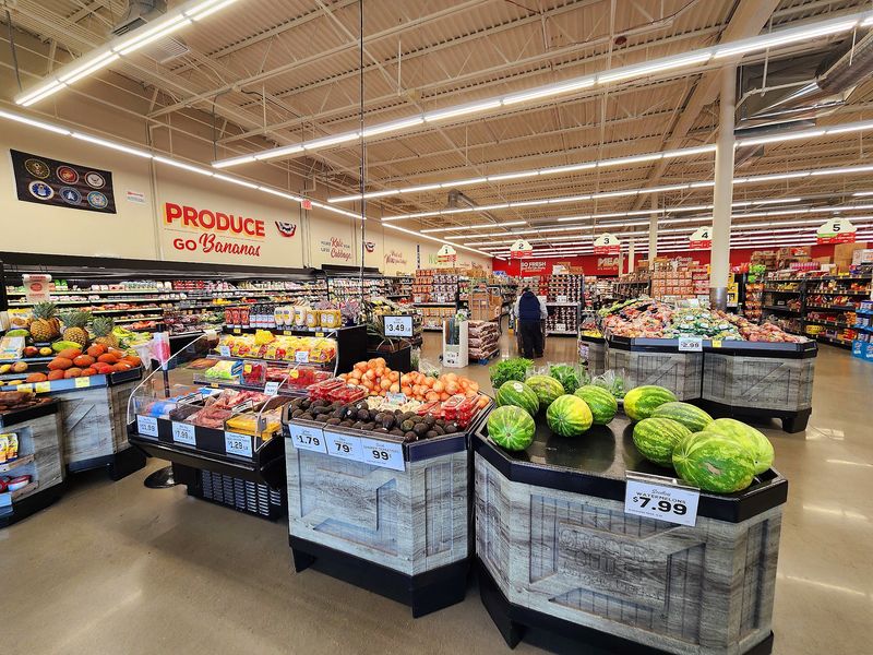 Grocery Outlet Brings Deep Discounts to Hamilton Township Grocery Outlet Brings Deep Discounts to Hamilton Township