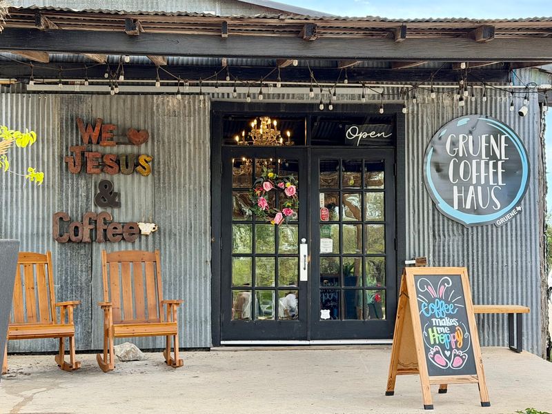 Gruene's Grapevine and area cafes (Gruene)