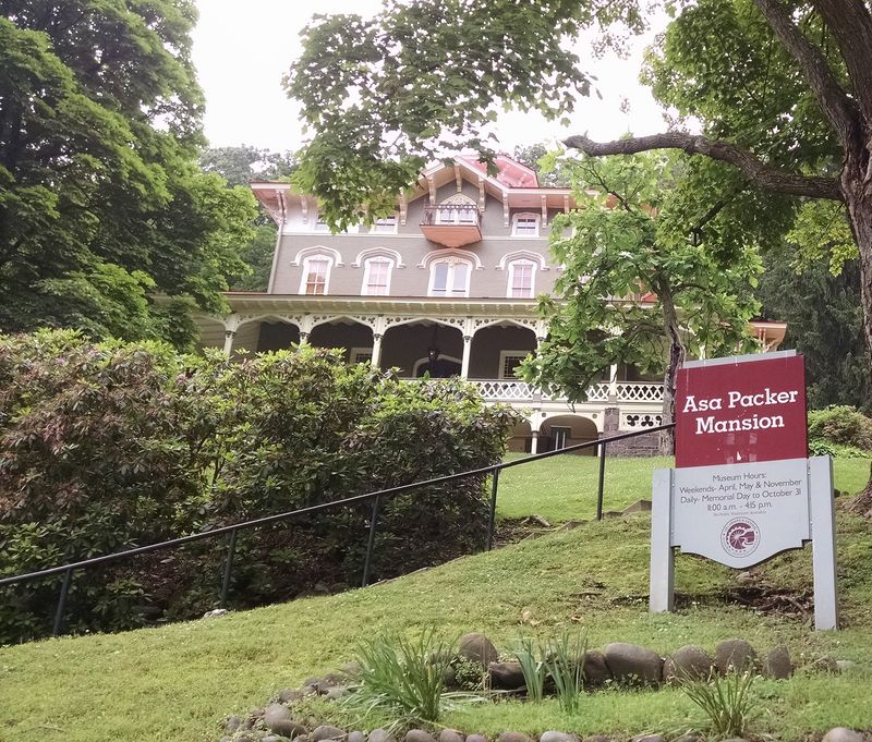 Guided Tours That Bring the Packer Family to Life