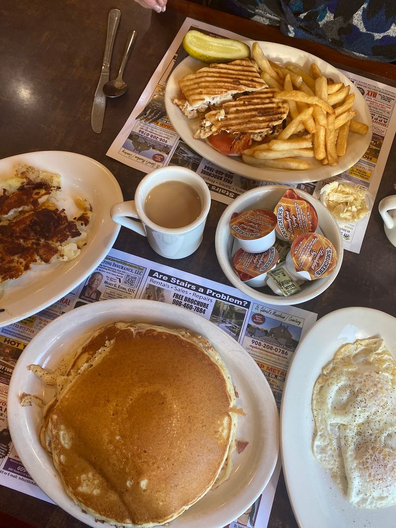 Gus’s Diner Gus’s Diner