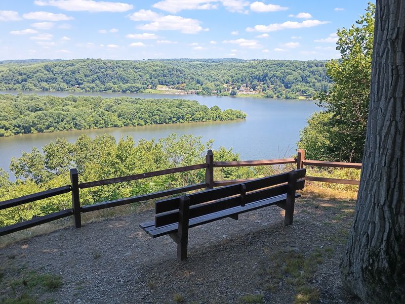 Hawk Point Overlook Feels Like a Secret Balcony Hawk Point Overlook Feels Like a Secret Balcony