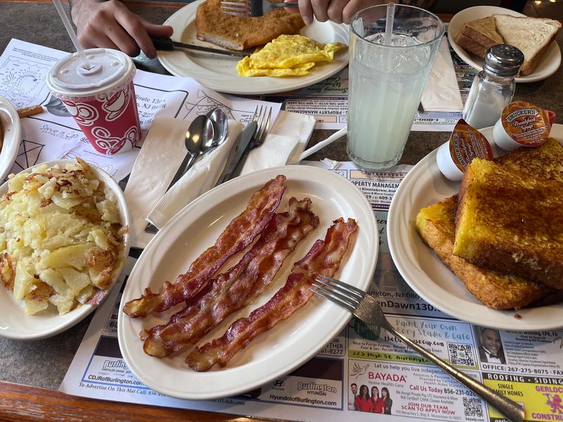 Hearty Breakfasts Make an Early Visit Worthwhile Hearty Breakfasts Make an Early Visit Worthwhile