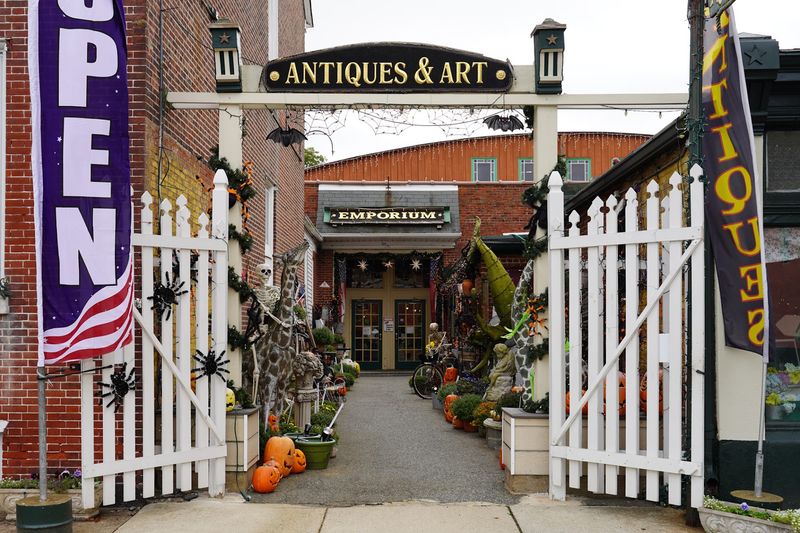 Historic Burlington Antiques and Art Emporium - Burlington Historic Burlington Antiques and Art Emporium - Burlington