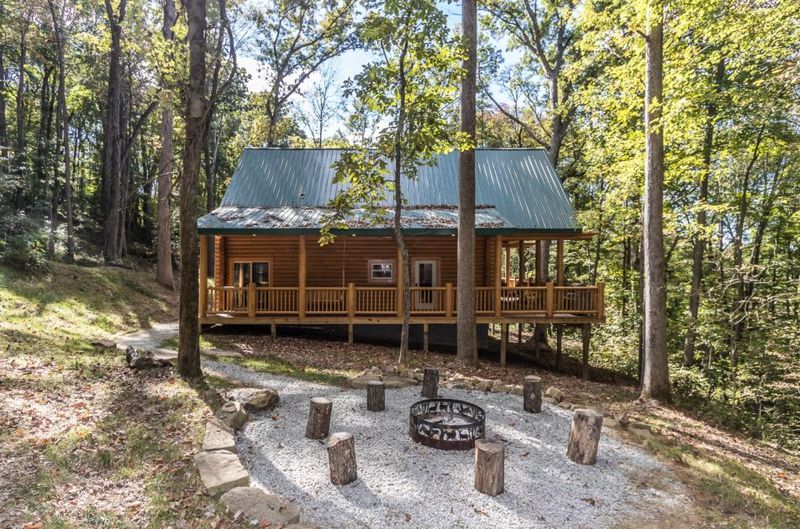 Hocking Hills Cabins & Resort, Logan