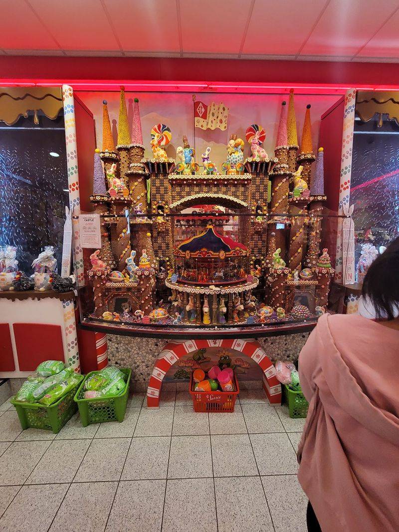 Holiday Displays Make the Visit Feel Extra Festive Holiday Displays Make the Visit Feel Extra Festive