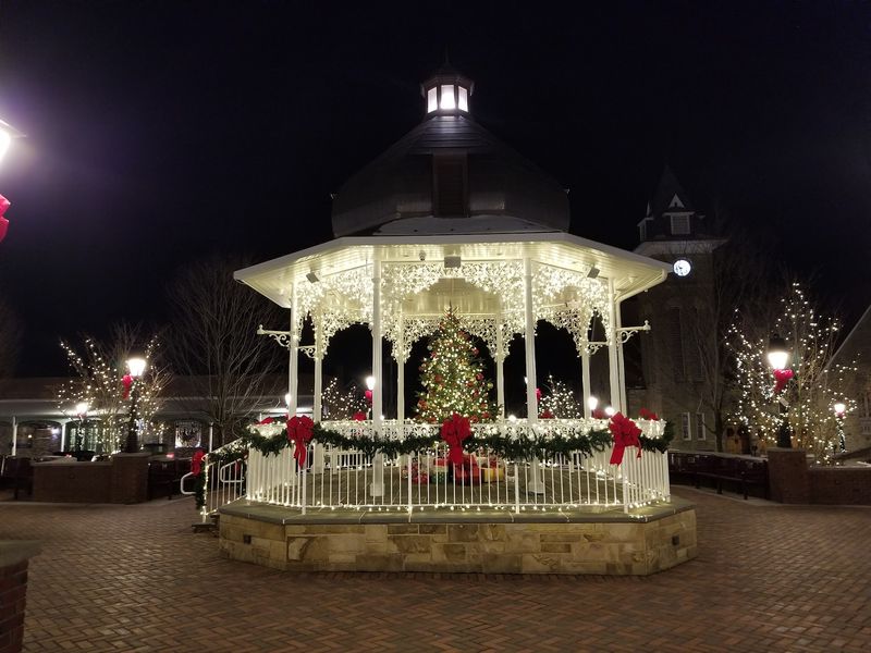 Holiday Nights Turn The Square Into A Bright Winter Scene Holiday Nights Turn The Square Into A Bright Winter Scene