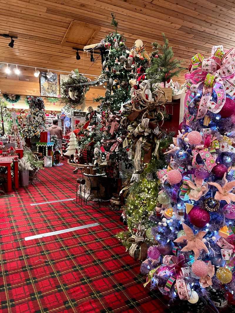 Holiday Rooms That Keep the Surprise Going Holiday Rooms That Keep the Surprise Going