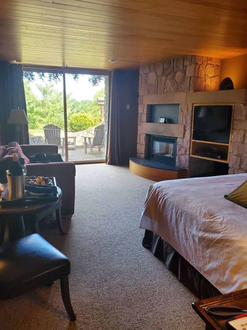 Honeycomb Rooms Add A Memorable Twist