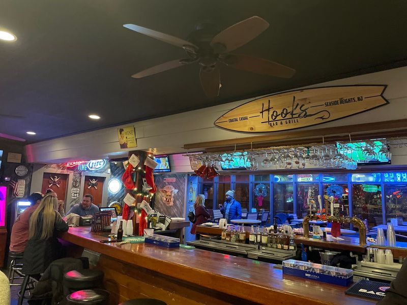 Hooks Bar & Grill