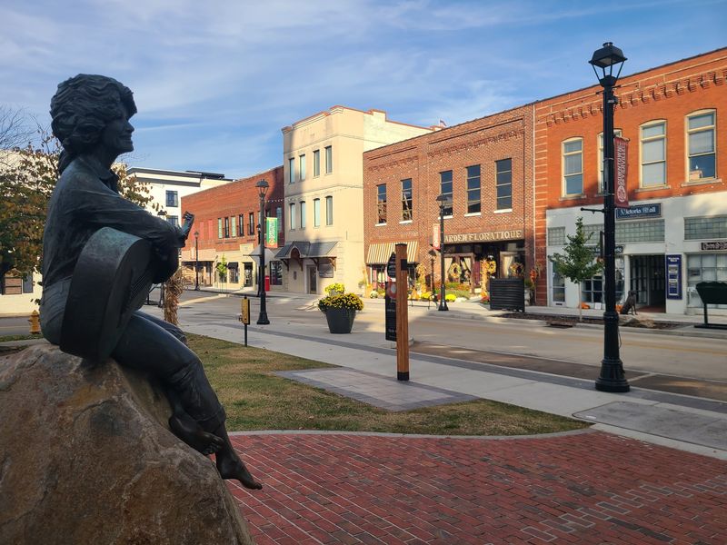 How Dolly Parton's East Tennessee Roots Shaped Her Story How Dolly Parton's East Tennessee Roots Shaped Her Story
