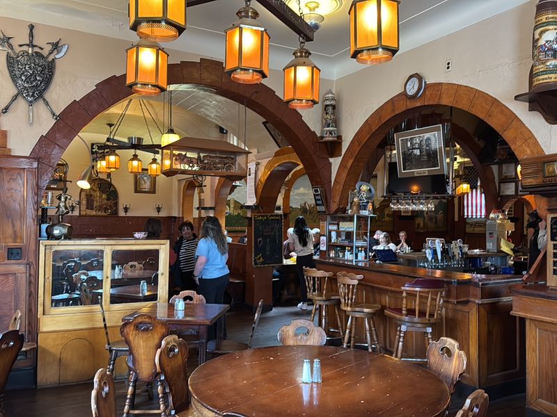 How to plan the right night at Dakota Inn