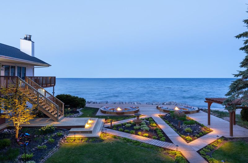 Huron House Bed and Breakfast - Oscoda Huron House Bed and Breakfast - Oscoda