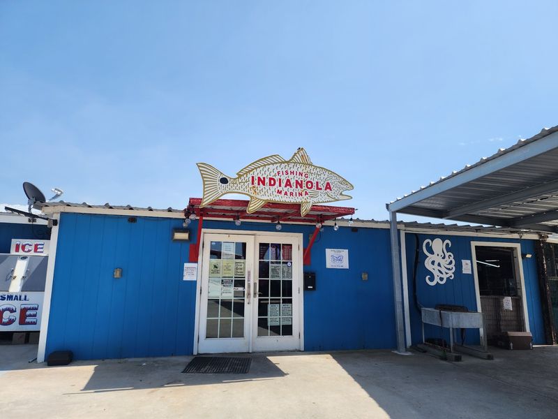 Indianola Fishing Marina, Bait Shop & Bar Grill (Port Lavaca)