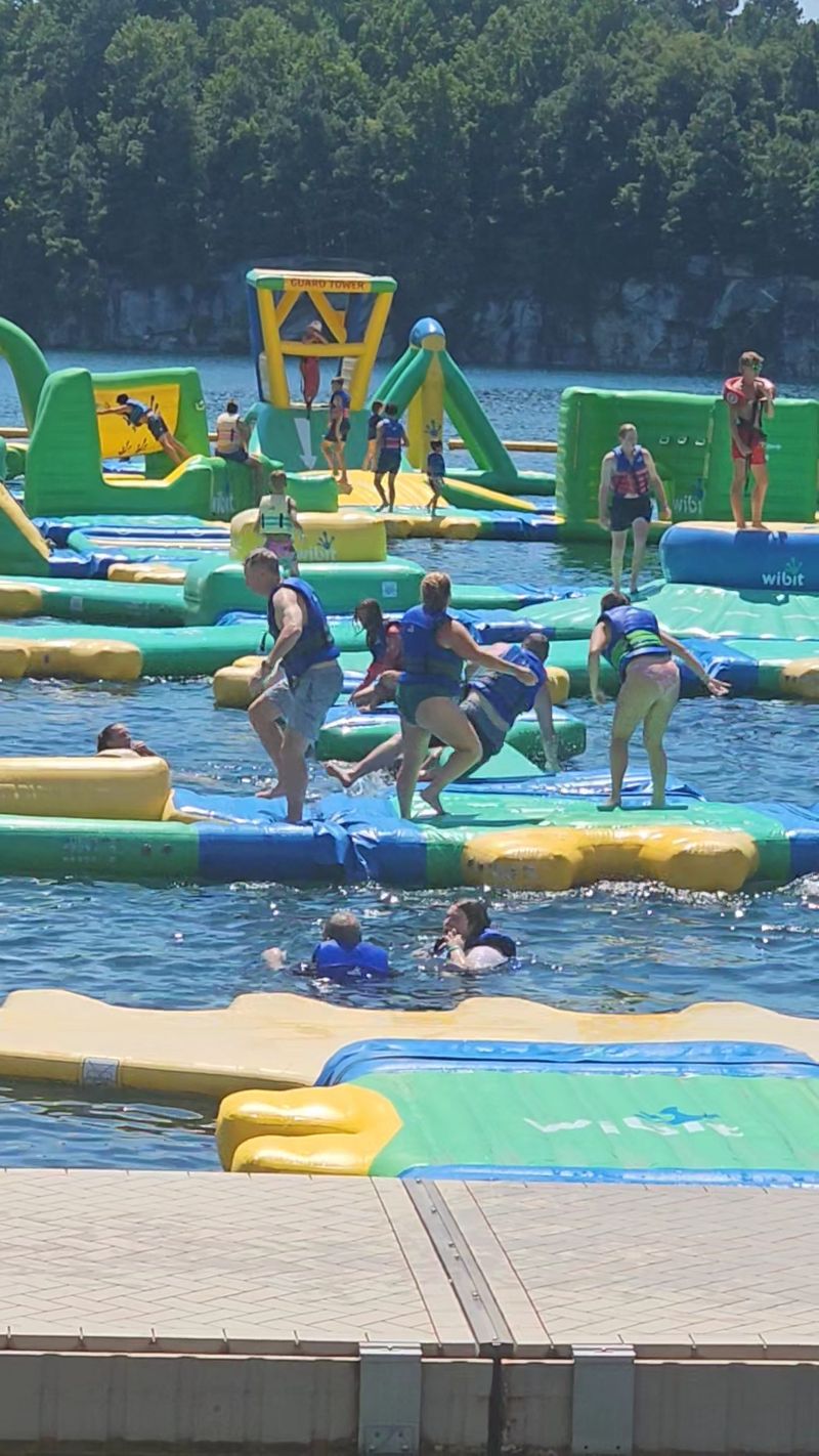 Inflatable Obstacles Built for Laughs, Slips, and Big Wins