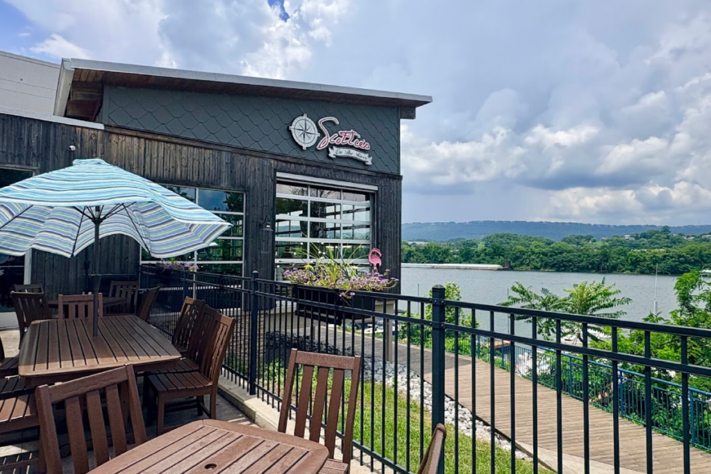 It Should Be Illegal to Skip These 11 Tennessee Restaurants With Unbeatable Waterfront Views