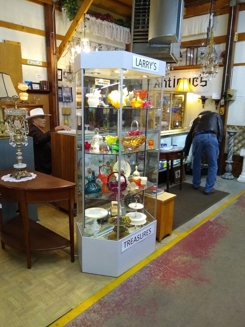 Jamie’s Flea Market, Amherst Jamie’s Flea Market, Amherst