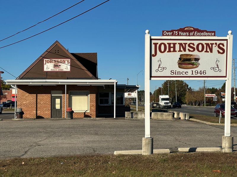 Johnson’s Drive-In, Siler City Johnson’s Drive-In, Siler City