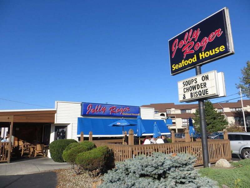 Jolly Rogers Seafood House, Port Clinton