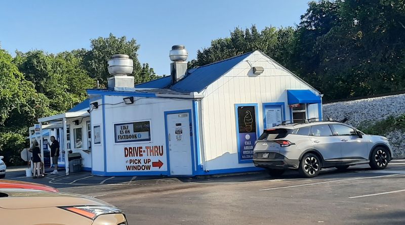 Karin's Kustard & Hamburgers, Smyrna