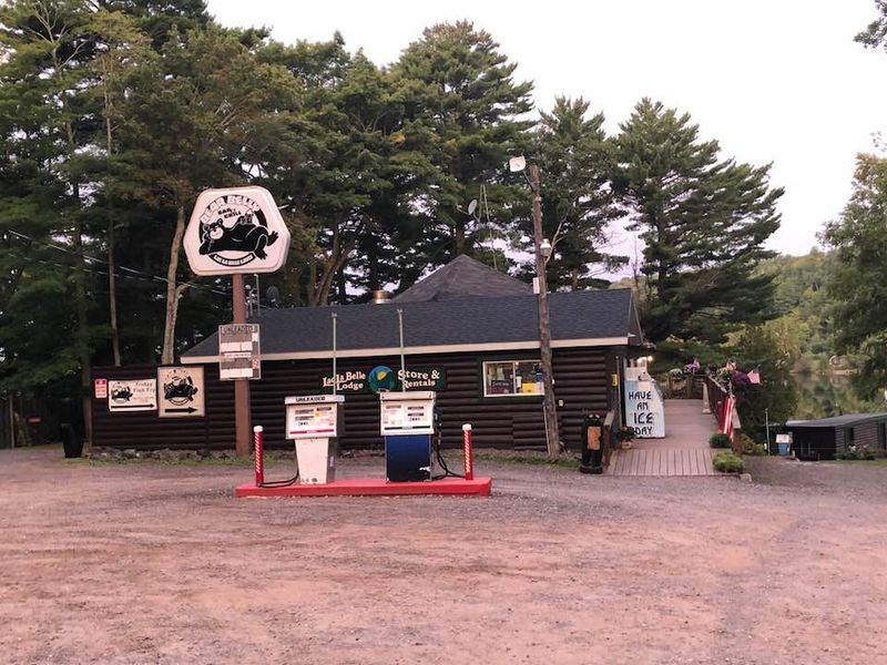 Lac La Belle Lodge Bear Belly Pit Stop
