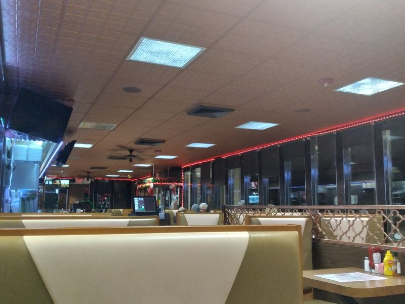 Late-Night Food Without The Bar Scene Late-Night Food Without The Bar Scene