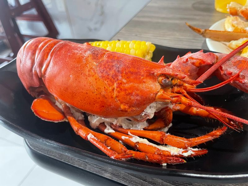 Lobster Specials Turn an Ordinary Dinner Into an Event Lobster Specials Turn an Ordinary Dinner Into an Event