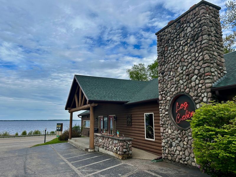 Log Cabin Grill and Bar - Gladstone, MI