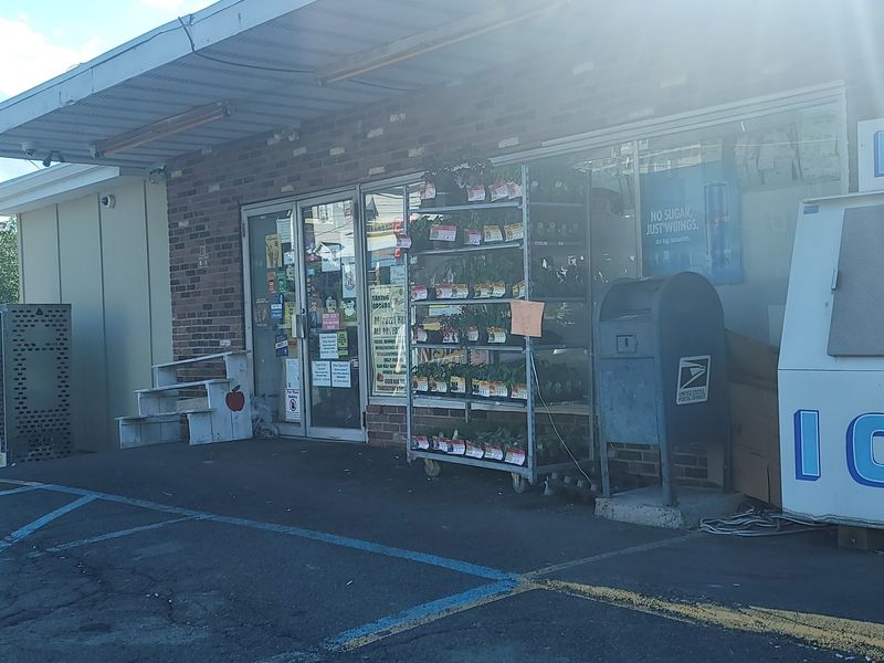 Lombardo’s Italian Market (Yatesville) Lombardo’s Italian Market (Yatesville)