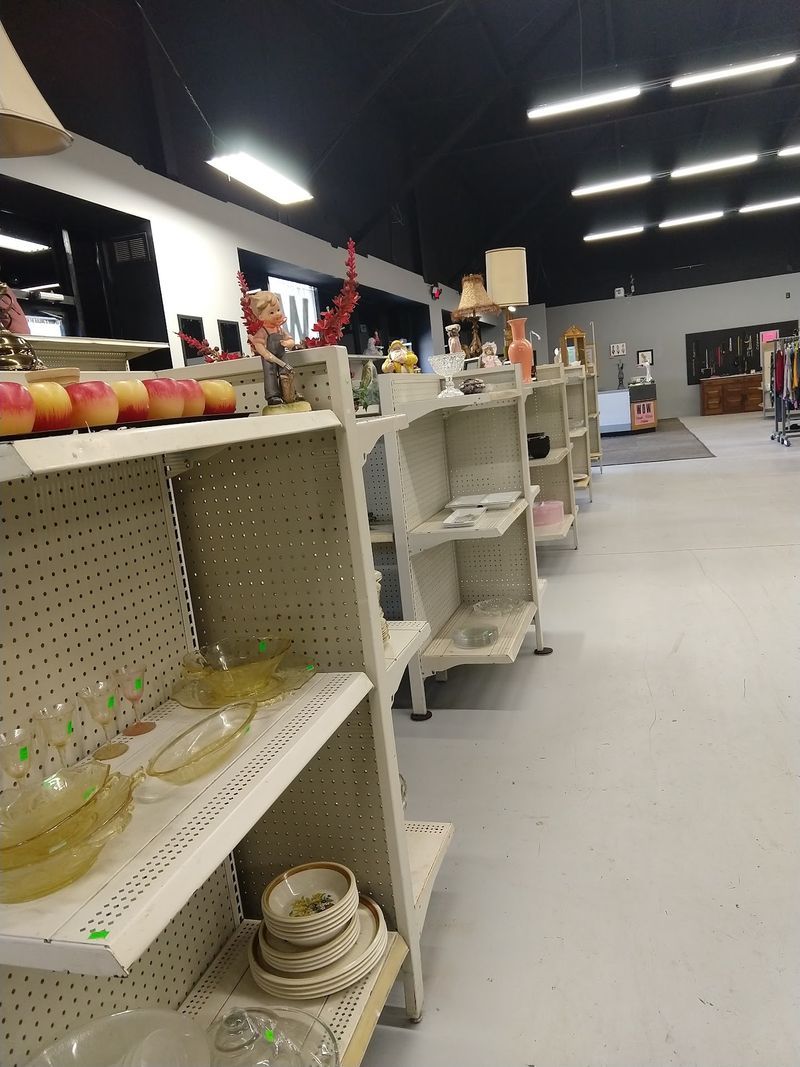 Look Twice For Vintage Pieces Look Twice For Vintage Pieces