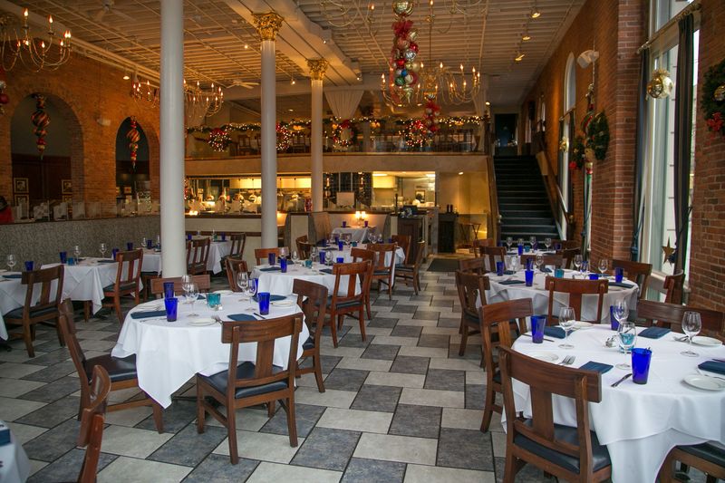 Lunch and Early Dining Give You More Flexibility Lunch and Early Dining Give You More Flexibility
