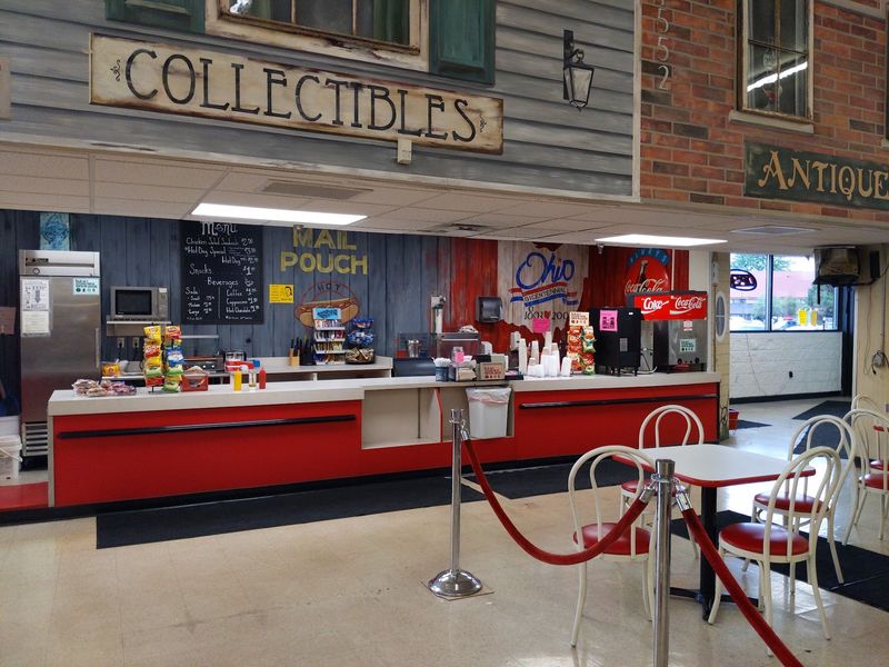 Maumee Antique Mall, Maumee