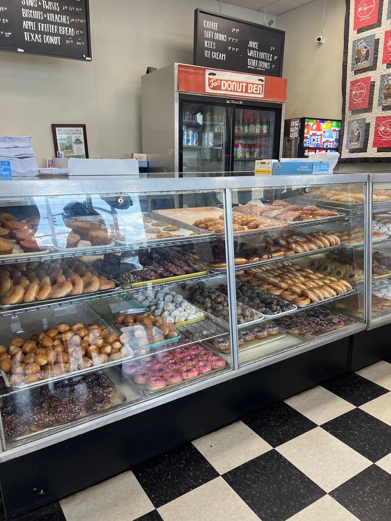 Meet Fox's Donut Den, a Local Favorite Since 1973