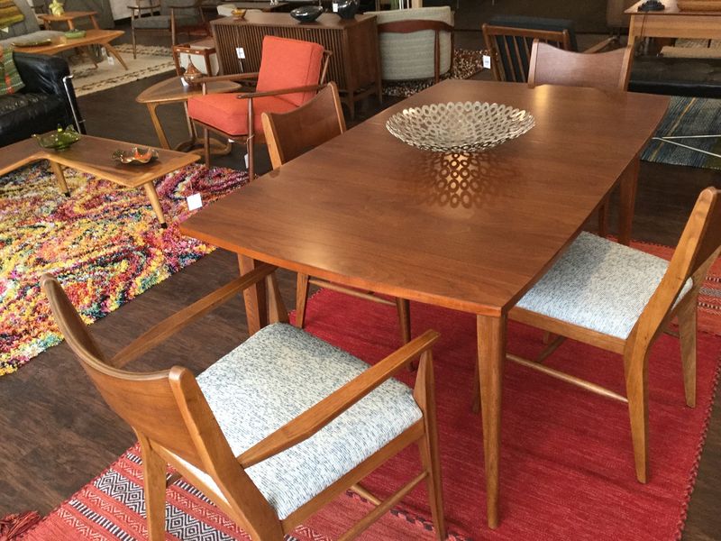Mid-Century Furniture Without the Big-City Price Tag Mid-Century Furniture Without the Big-City Price Tag