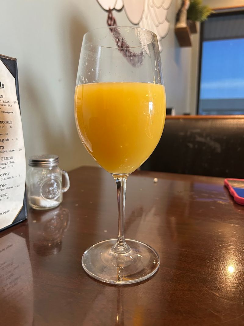 Mimosas Make The Morning Feel Festive Mimosas Make The Morning Feel Festive