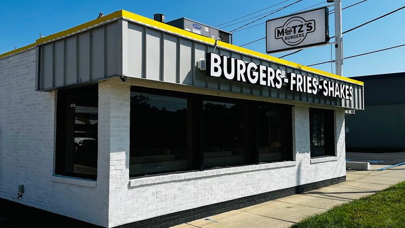 Motz’s Burgers (Detroit + Redford + Southgate)