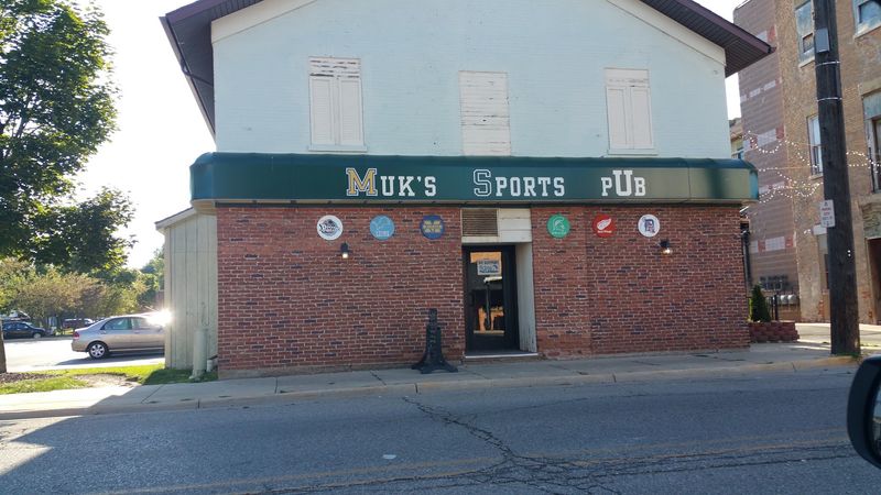 Muk's Sports Pub - Tecumseh